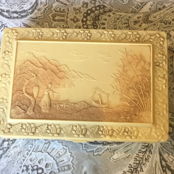 Vintage Celluloid Faux Ivory Lotus Japanese Garden Jewelry lidded box. - Picture 12 of 14